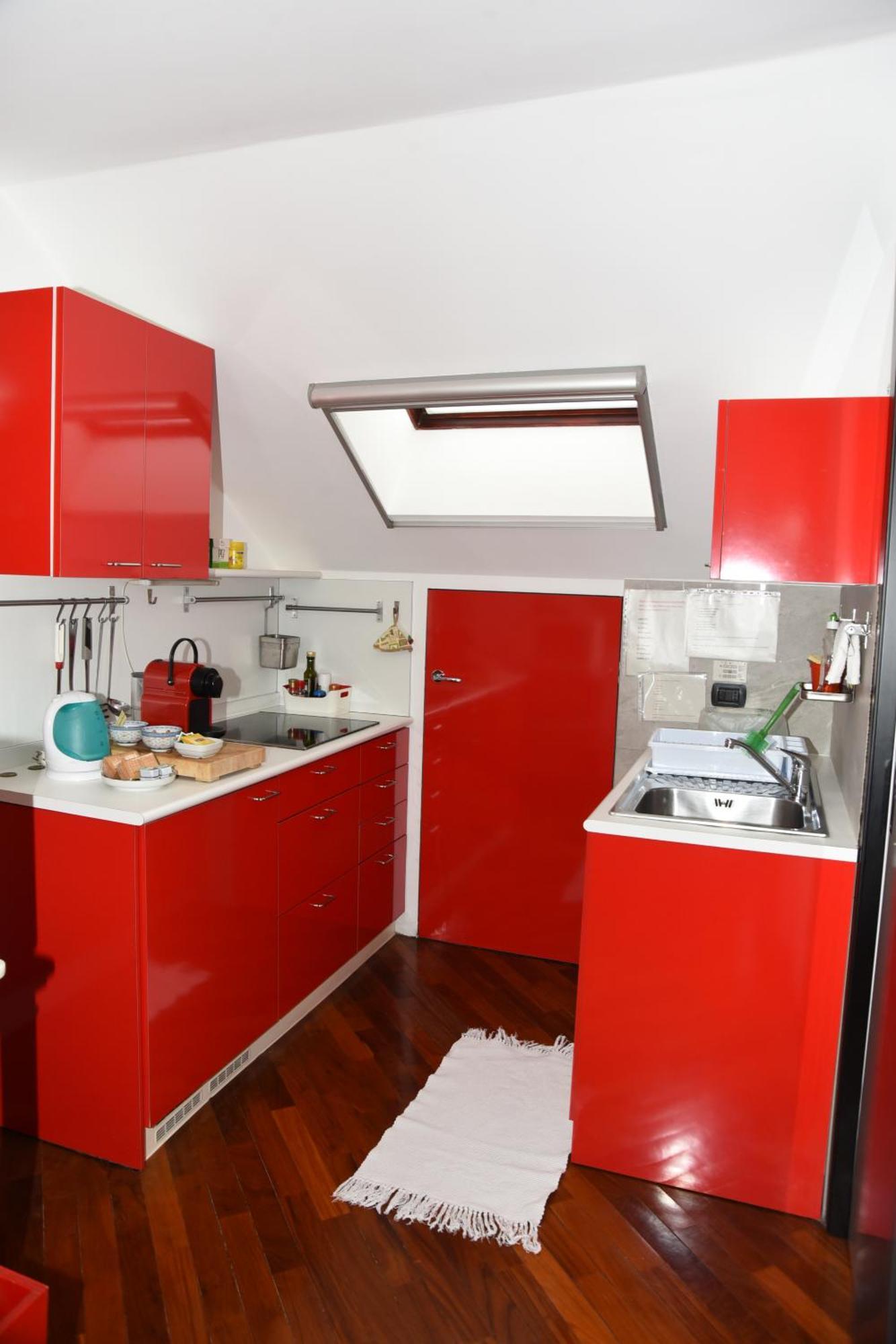 Appartamento Viale Corsica 99 *